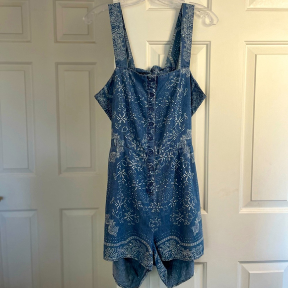 SOLD BENJAMIN BITTEN Chambray Denim Paisley Print Tie Back Button Front Romper - Picture 3 of 16